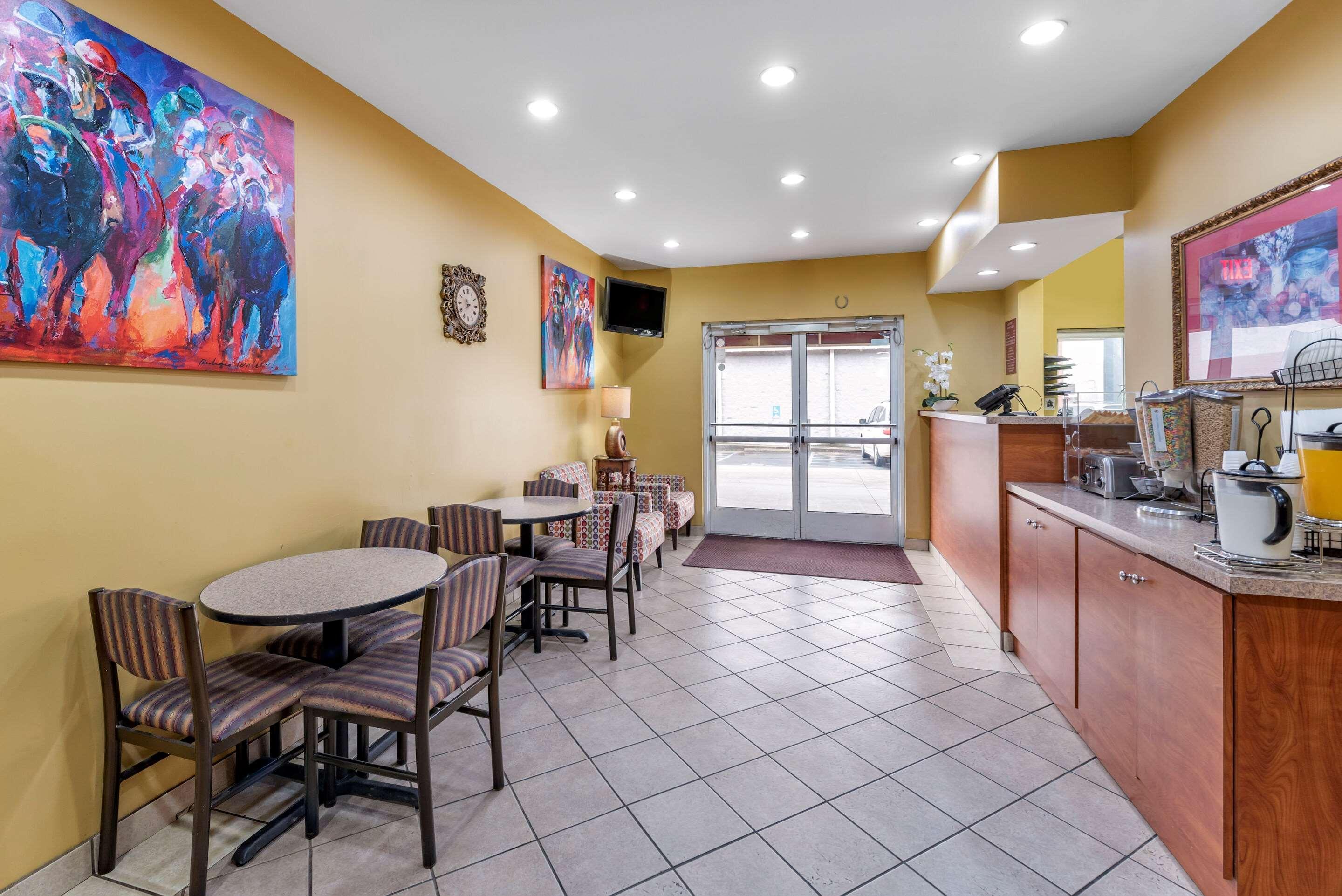 Econo Lodge Louisville Airport Exterior foto